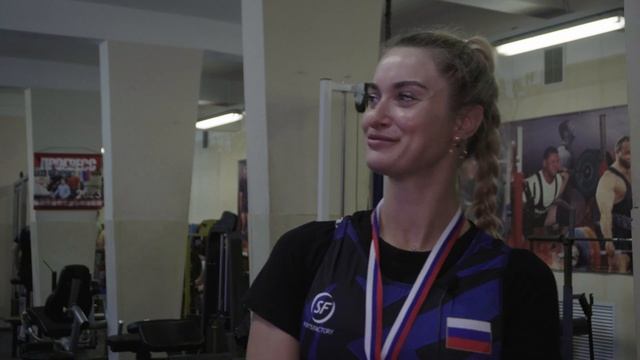 СОРЕВНОВАНИЯ по Жиму Лежа ФПР | Молодой и некомпетентный тренер смотреть онлайн