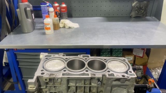 Киа спортейдж G4KD 2.0.Хороший стук поршневой!расточка в 0.50 и установка маслофорсунок для смазки. смотреть онлайн