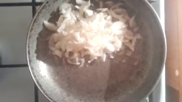 Яичница с луком и помидорами смотреть онлайн