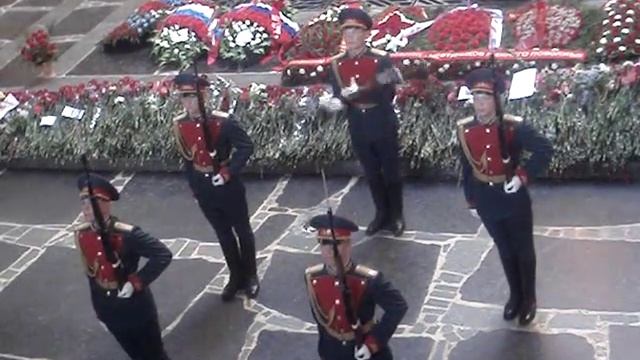 Смена караула в Зале воинской славы в Волгограде, 9 мая смотреть онлайн