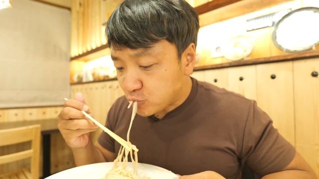 All You Can Eat SUSHI & CHEAP EATS in Las Vegas | $6 Udon Noodles! смотреть онлайн