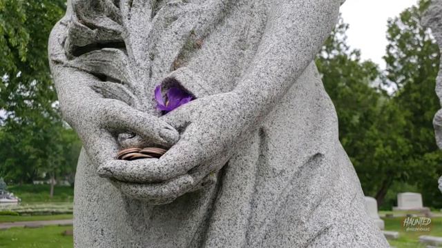 Haunted Locations Road Trip - The Haunted Honeymooners Visit La Belle Cemetery смотреть онлайн