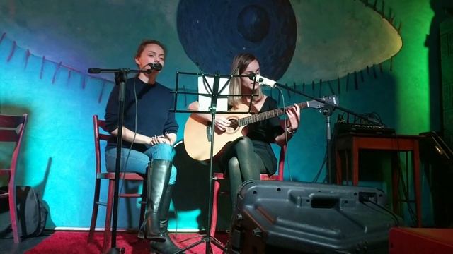 Демони (Один в каное) - Olenka i Ola w Cafe Szafe w Krakowie смотреть онлайн