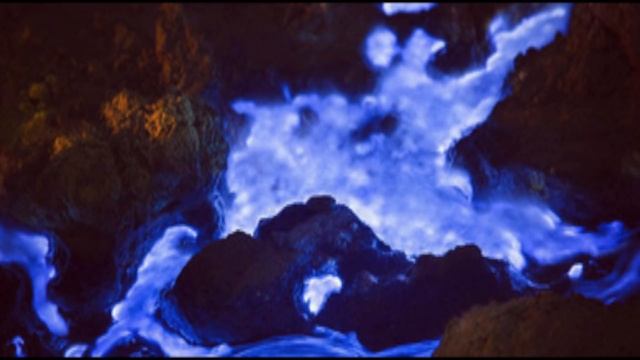 Mysterious Phenomenon on island of Java turns molten lava BLUE смотреть онлайн
