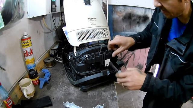 Ремонт пилососа Miele смотреть онлайн