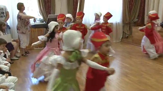 Ярик танцует вальс на выпускном в Детском саду. смотреть онлайн