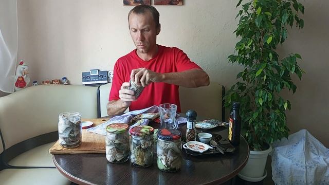 Лучшие рецепты. Консервы со вкусом копчёностей из мелкой речной рыбы в домашних условиях. смотреть онлайн