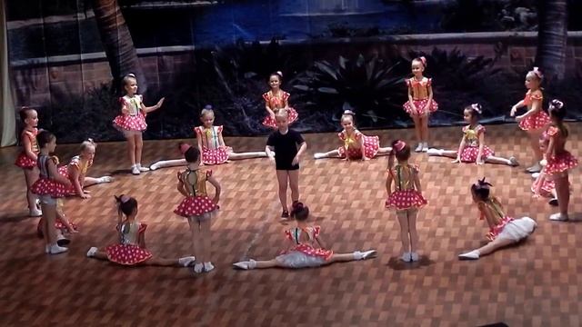 Домашняя тренировка. Коллектив современного танца Кураж Кемерово.