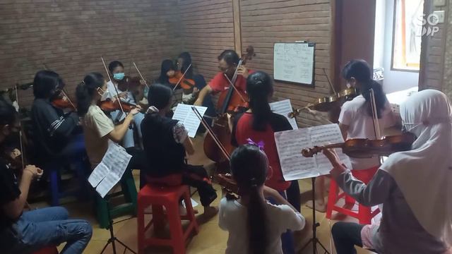 Practice with Forum Gesek Mataram...#forgesmataram #mataram #violin #cello #strings #ansambel смотреть онлайн