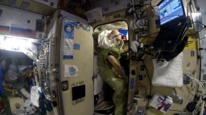 Как космонавты спят на МКС