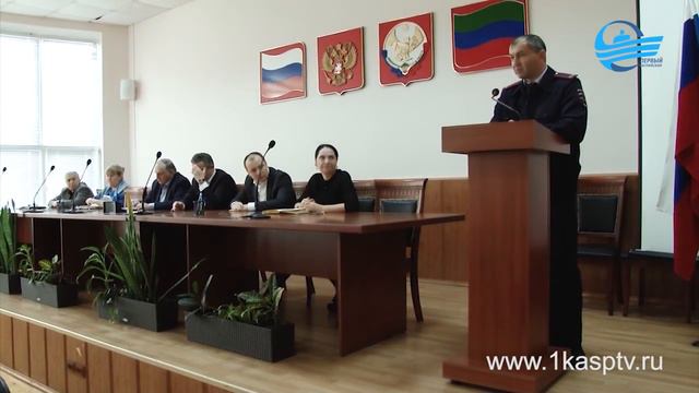 Глава Каспийска М. Абдулаев провел совещание с руководителями муниципальных служб смотреть онлайн