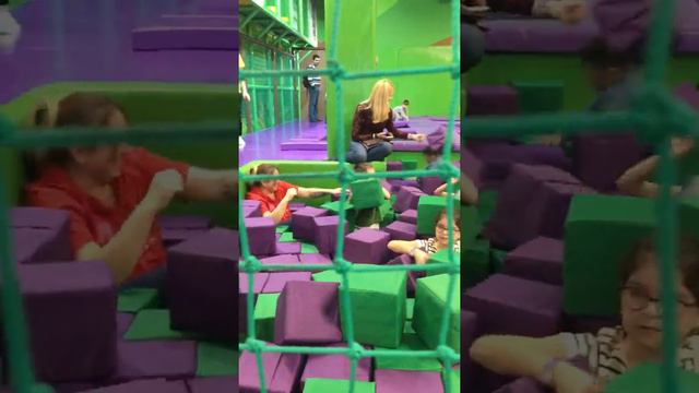 #zamania #отдых #дети #весело #горка #батут смотреть онлайн