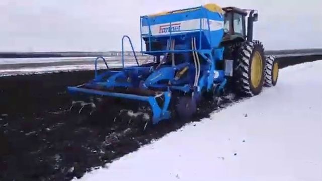 Глубокорыхлитель Digger Farmet (с внесением удобрений) с трактором Джон Дир 8 й серии. смотреть онлайн