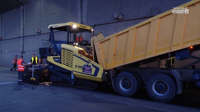 На Братской ГЭС компания Эн+ начала замену асфальта смотреть онлайн