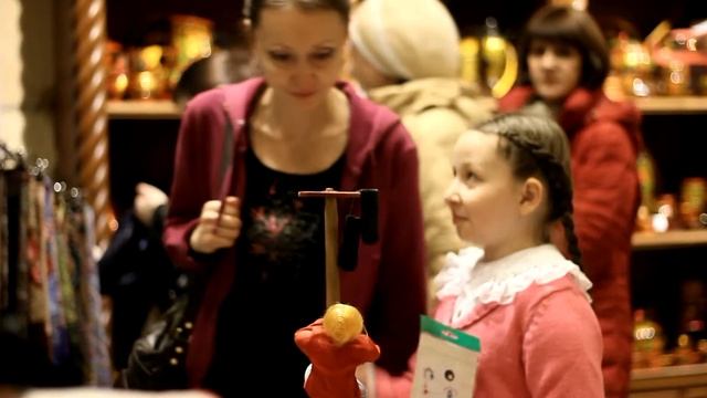 Canon EOS 550D. В магазине подарков смотреть онлайн