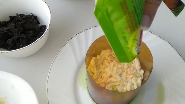 НЕЖНЫЙ САЛАТ С ЧЕРНОСЛИВОМ И ГРЕЦКИМИ ОРЕХАМИ. / СЛОЕНЫЙ САЛАТ/ смотреть онлайн