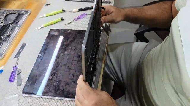 MacBook Pro A1989 Replacing Keyboard