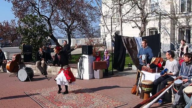 этно-джем и трайбл на День Театра, соло Ксении смотреть онлайн
