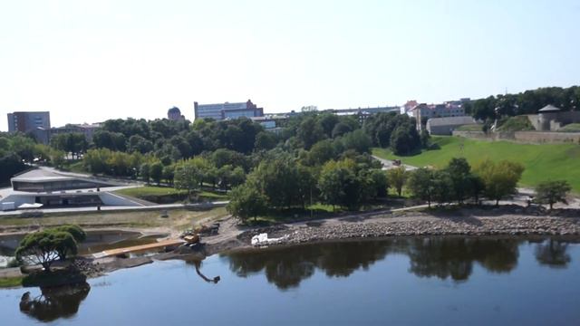 Гуляем по Ивангородской крепости. Как видно Нарву с территории России? смотреть онлайн