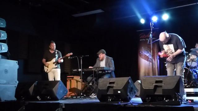 Redfish with Guest Musician - Messing with the Kid, Sunday Blues Jam #19, Carlisle 16.06.2019. смотреть онлайн