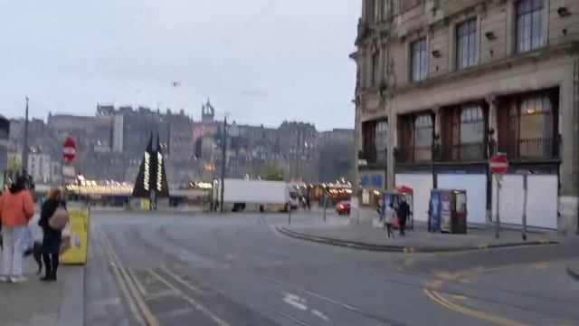 Walking To Princess Street From St. Andrews Square, Edinburgh смотреть онлайн