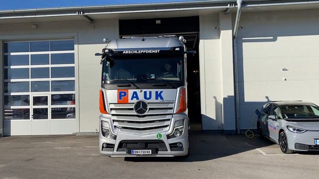 Abschleppdienst Wien PAUK - Neuer Mercedes Actros Autotransporter 2022 смотреть онлайн