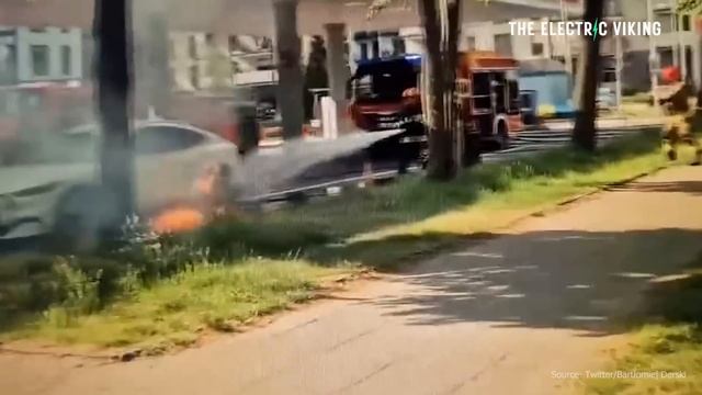 Electric Car Fire: Ford Mustang Mach E Engulfed in Flames in Poland смотреть онлайн