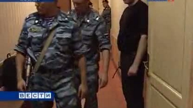 Подозреваемых в убийстве инкассаторов взяли под стражу смотреть онлайн