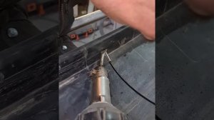 Свариваем бампер феном для сварки пластика.