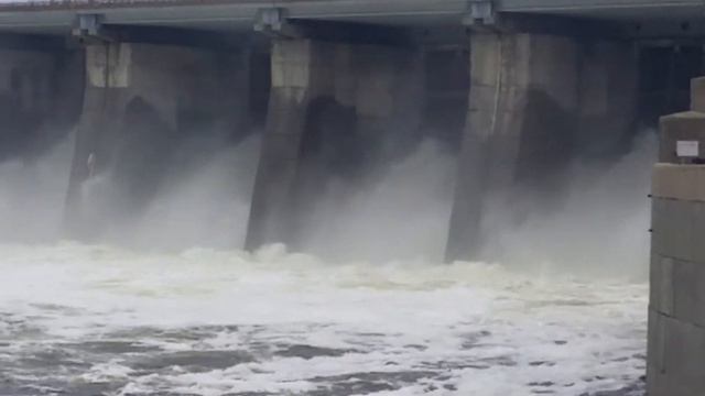 Сброс воды Жигулевская ГЭС смотреть онлайн