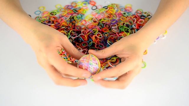 DIY - Попрыгунчик своими руками из 1500 резинок смотреть онлайн