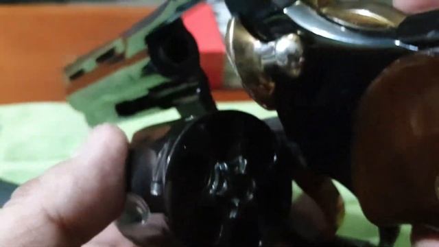 COLT KING COBRA .357 MÁGNUM VS COLT PYTHON .357 MÁGNUM смотреть онлайн