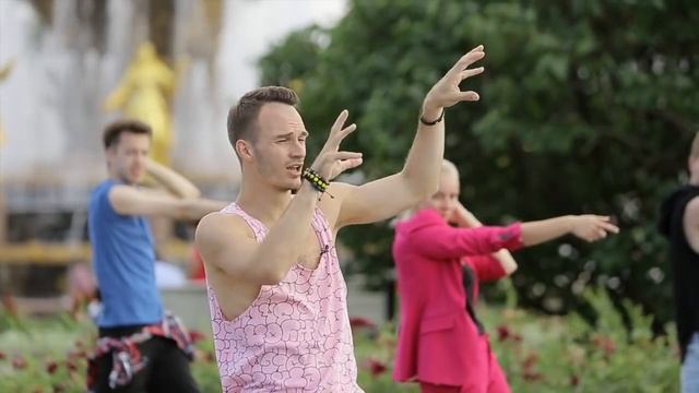 Танцевальный флэшмоб для фестиваля Вдохновение: учим движения! смотреть онлайн