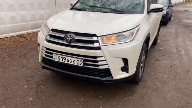 Купил целую с аукциона Toyota highlander (комплектация LE) 2.7 передний привод обзор 2019 XU50 смотреть онлайн