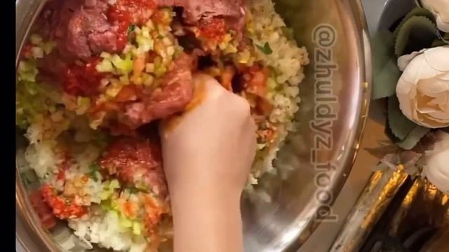 ЕҢ ОҢАЙ ЛАХМАДЖУН. ЛАХМАДЖУН ТУРЕЦКАЯ ПИЦЦА. ЛАХМАДЖУН РЕЦЕПТ. ТУРЕЦКАЯ КУХНЯ. LAHMACUN TARİFİ смотреть онлайн