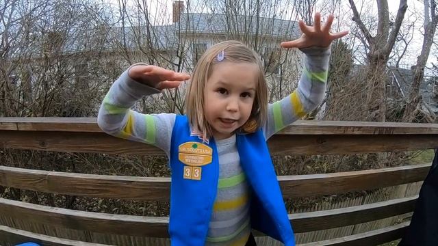 Katelyn's Selling Girl Scout Cookies смотреть онлайн