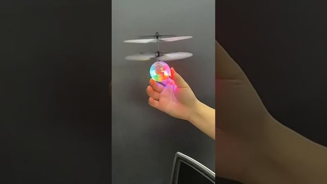Мини-Дрон со светодиодной подсветкой смотреть онлайн