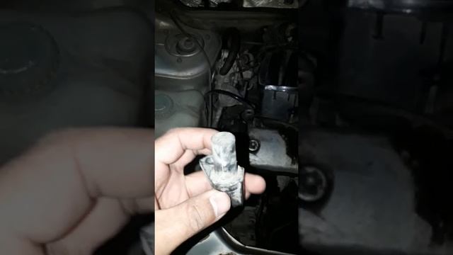 ВАЗ ЛАДА ГРАНТА МИГАЕТ ЧЕК ДВИГАТЕЛЯ Ошибка P0335. Как снять и проверить датчик коленчатого вала? смотреть онлайн