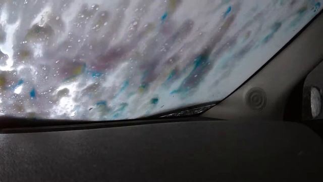 Polariod Cube View of a Fiat 500 Going through the Car Wash смотреть онлайн