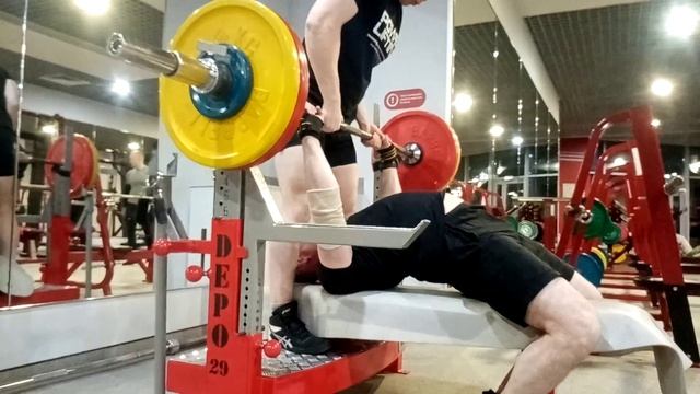 Жим лёжа средним хватом 110 на 2 смотреть онлайн