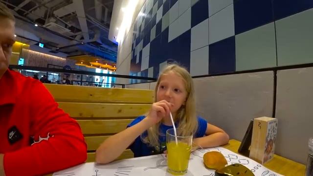 Милана ПРОФЕССОР делаем опыты ВОДА СВЕТИТСЯ! у Дани НОВЫЙ ПИТОМЕЦ РОБОпес! новая детская комната