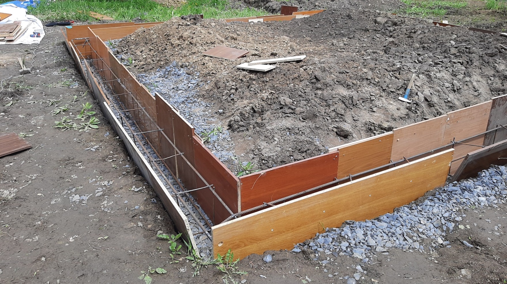 САМАЯ ДЕШЕВАЯ ОПАЛУБКА. Как быстро сделать опалубку для фундамента. Монтаж опалубки своими руками. смотреть онлайн