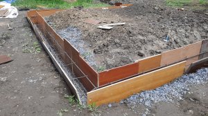 САМАЯ ДЕШЕВАЯ ОПАЛУБКА. Как быстро сделать опалубку для фундамента. Монтаж опалубки своими руками.