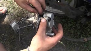 обслуживание суппорта замена резинок смазка направляющих прокачка заднего тормоза скутер