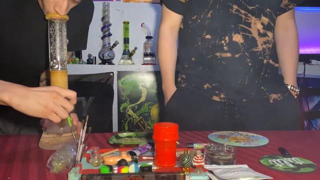 Brand New 16 inch Bong !! смотреть онлайн