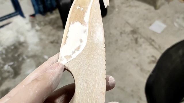 | Нож с лезвием крюком из дерева | смотреть онлайн
