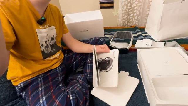 Распаковка Apple Vision Pro и Первые Впечатления...