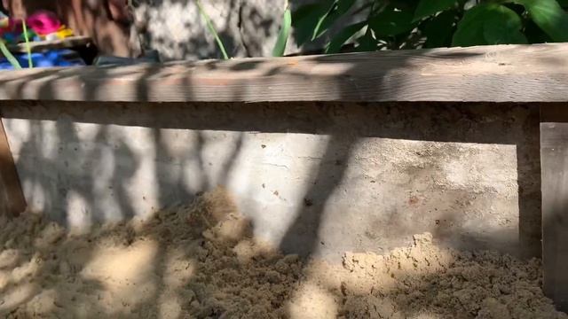 ПЕСОЧНИЦА СВОИМИ РУКАМИ/Папа с дедом постарались!!! смотреть онлайн