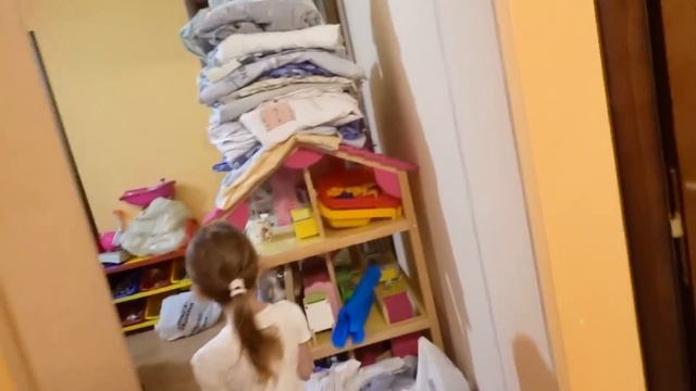 VLOG Алиса прищемила палец дверью. Увеличили Вырастайку смотреть онлайн