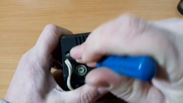 Снятие пломбы с дециметровой приставки для телевизоров советского производства. Первое вскрытие. смотреть онлайн